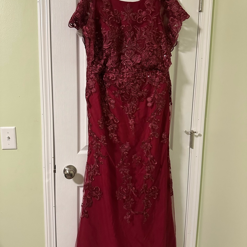 JJs House Elegant Burgundy Lace Evening Gown